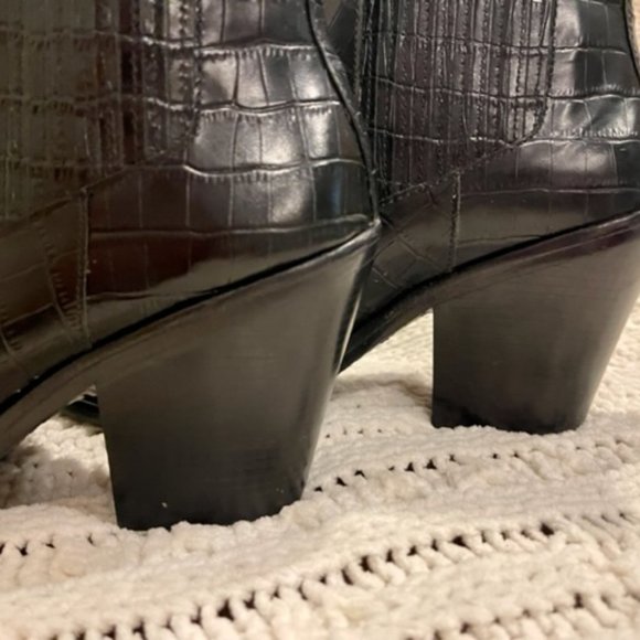 Alice + Olivia Westra Croc Embossed Leather Ankle Boots in Black 40 (9.5,10)